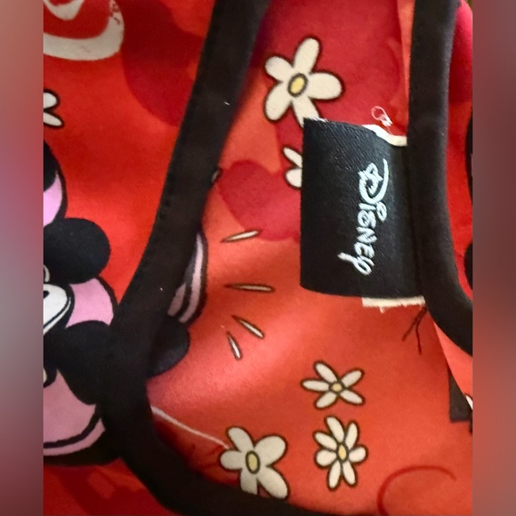 Disney Minnie Mickey Valentine Scrub Top L Red Love XOXO Nurse - Picture 4 of 11